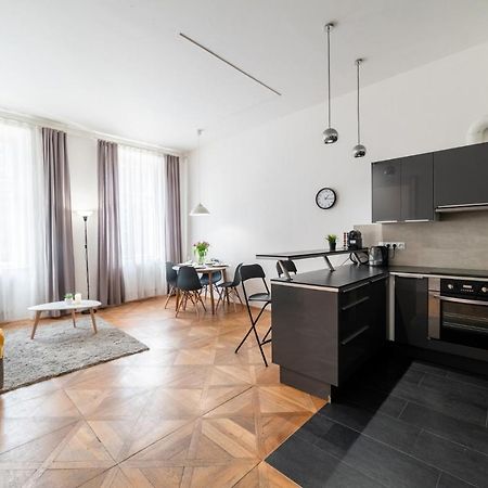 Exclusive Apartment Near Kafka'S Head Prága Kültér fotó