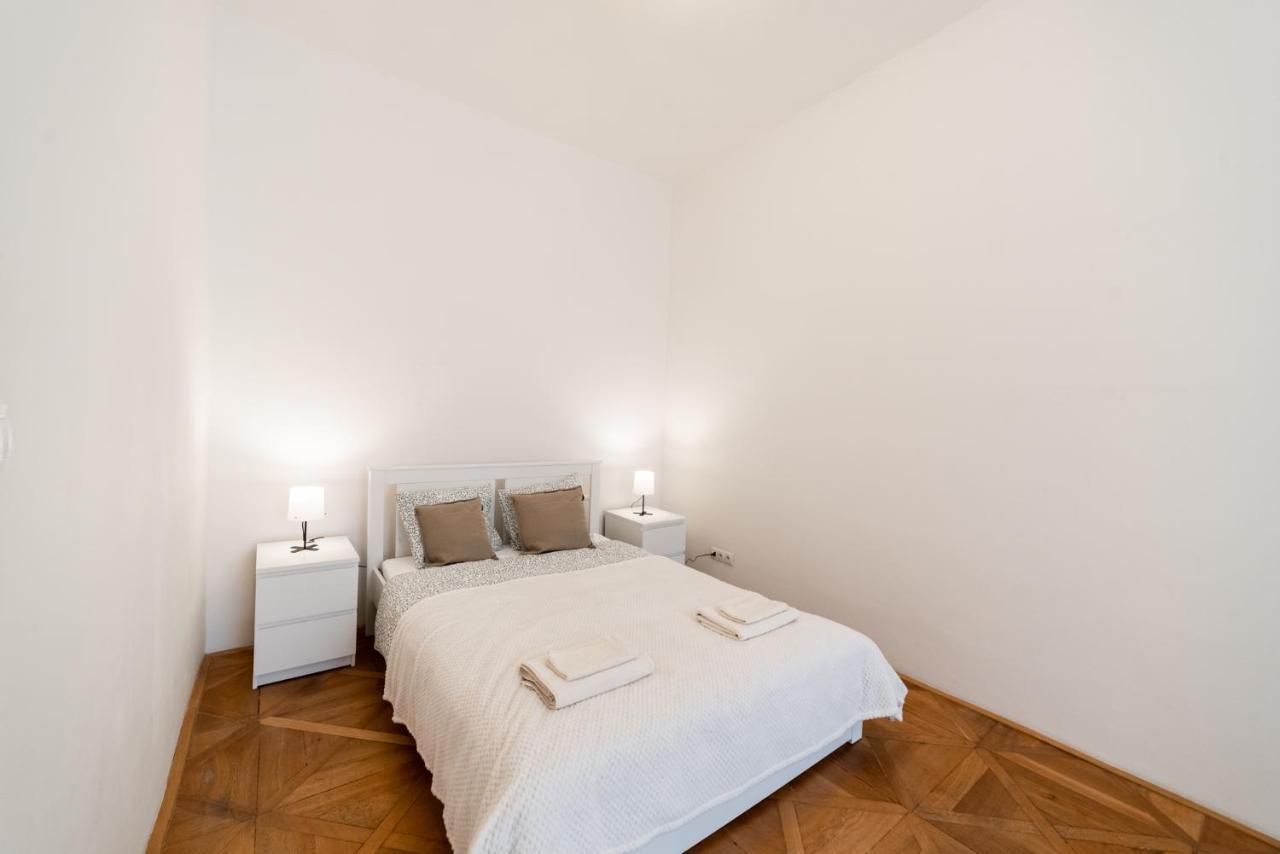 Exclusive Apartment Near Kafka'S Head Prága Kültér fotó
