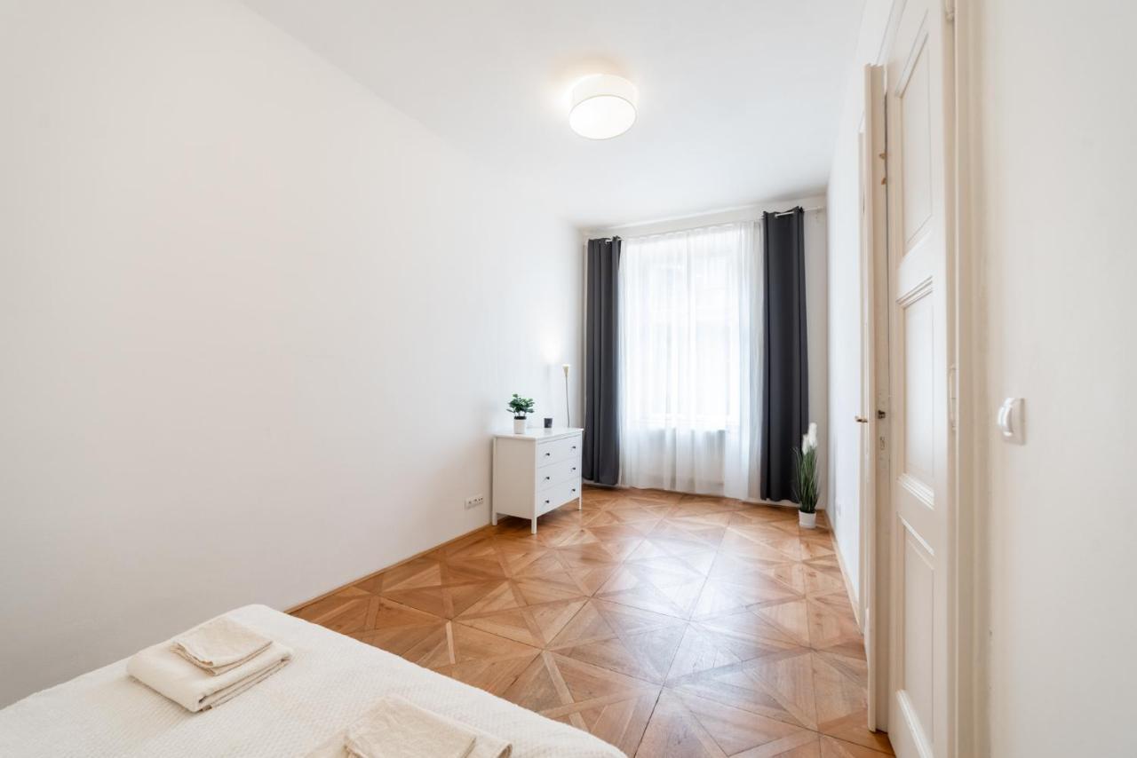 Exclusive Apartment Near Kafka'S Head Prága Kültér fotó